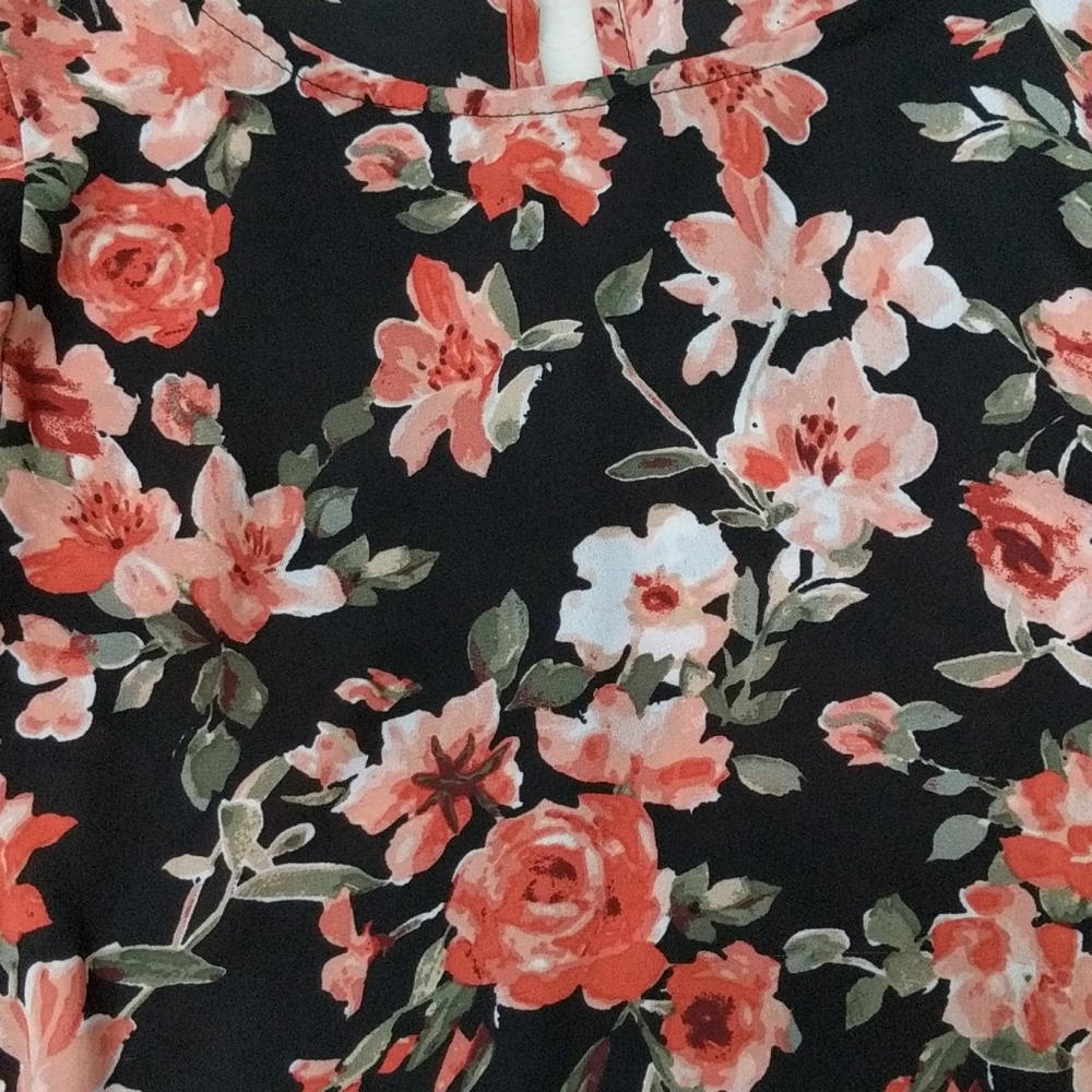 Floral top - Picture 2 of 2
